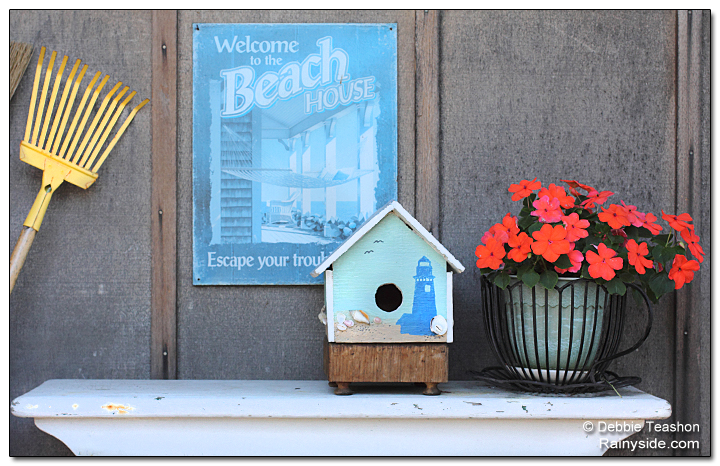 Beach house style birdhouse